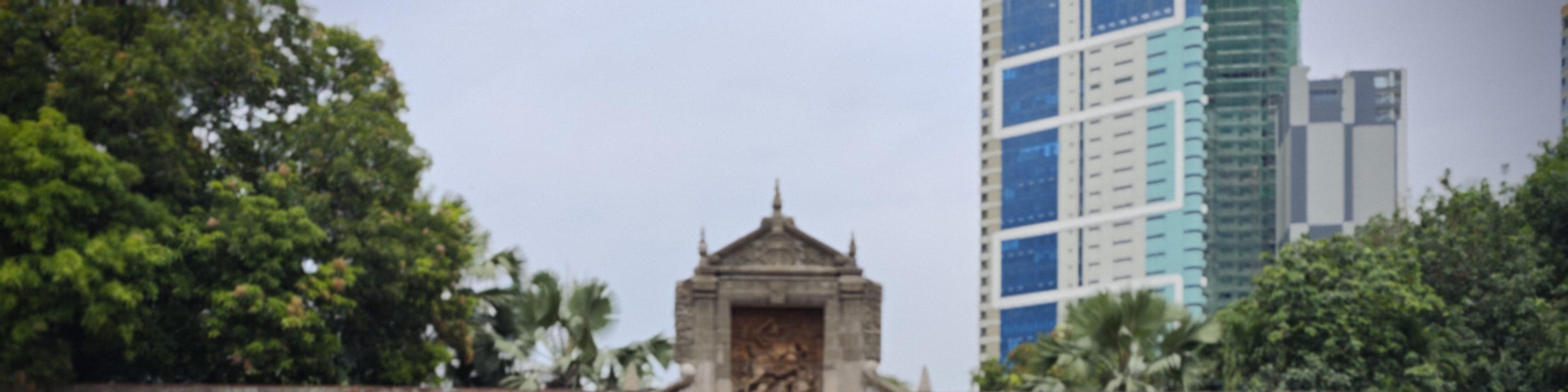 走進這座圍牆城市，回到過去。