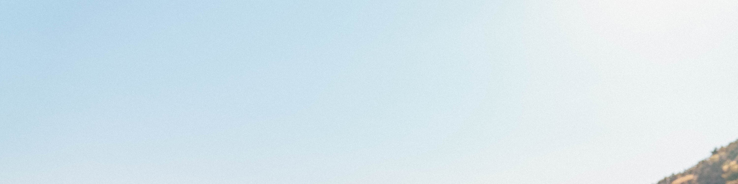 在色彩繽紛的甘川文化村享用一杯咖啡，欣賞美景