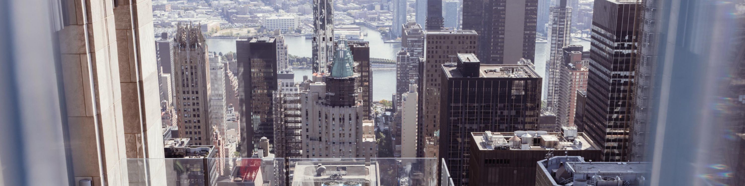 在紐約市洛克菲勒中心觀景臺（Top of the Rock）欣賞標誌性景觀