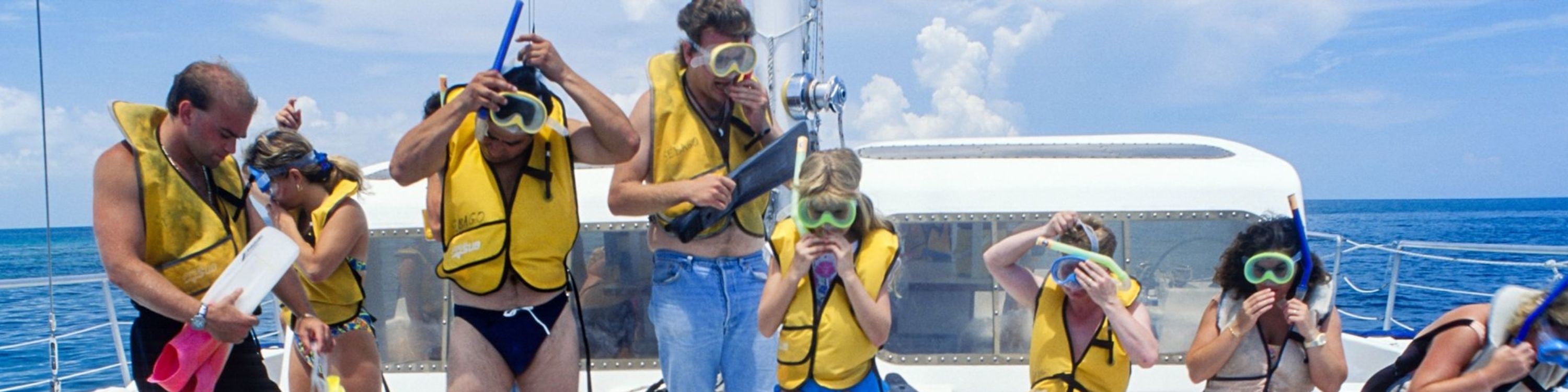 Sip on unlimited draft beer, margaritas, and cocktails during the afternoon sail