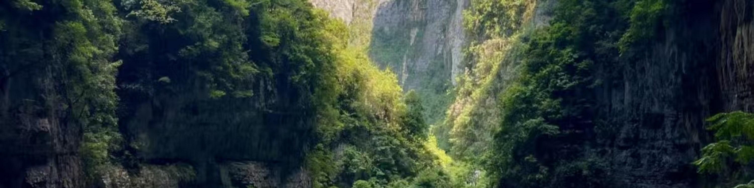 重慶魔幻山城暢玩五日遊（2~8人精品小團+天生三橋+仙女山公園+《印象武隆》演出+烏江畫廊遊船++磁器口川劇變臉+江景火鍋+統景溫泉）