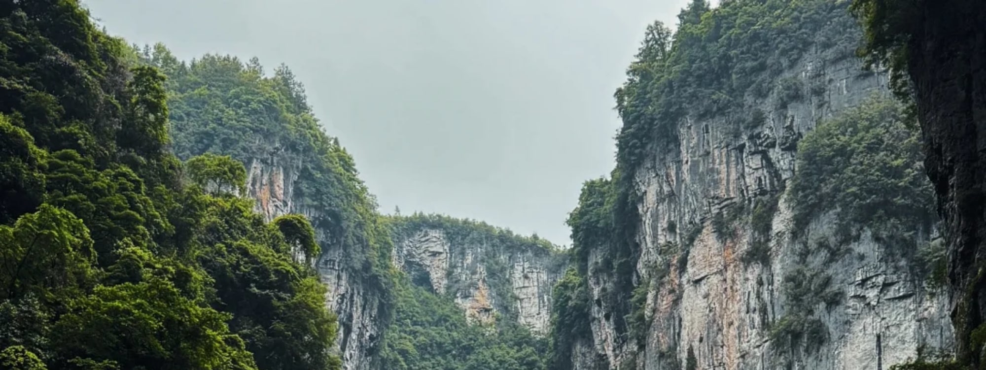 重慶武隆仙女山&天生三橋1日遊（可選英語/俄語/越南語/印尼語/泰語/柬埔寨語小團+南國第一牧場+喀斯特地質奇觀+電影變形金剛取景地）