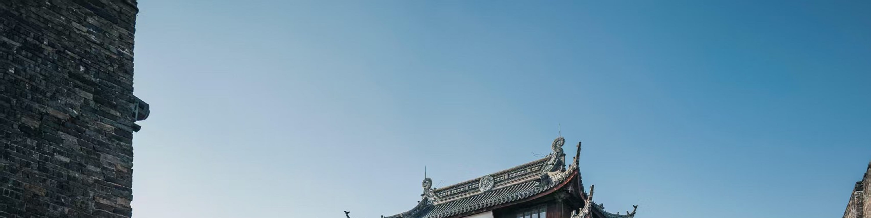 Panmen is one of the "Eight Gates of Wudu" in the ancient city of Suzhou, and is also the only ancient city gate in China that has been completely preserved, both on land and on water.