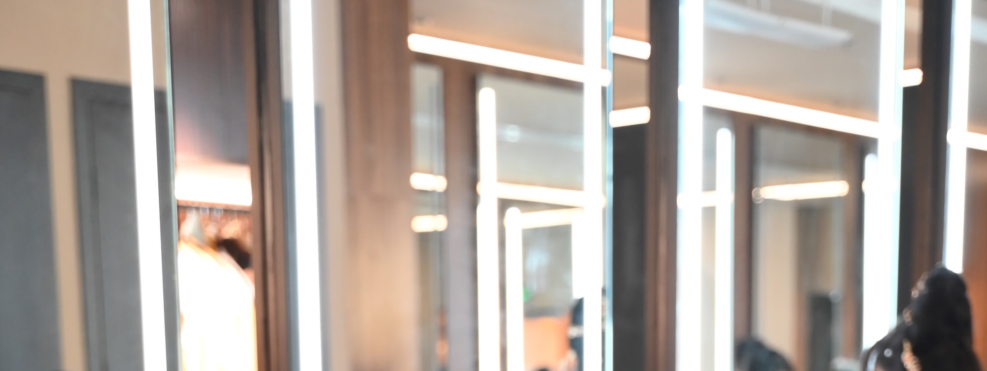 您也可以加購彩妝服務。 您也可以加購彩妝服務。