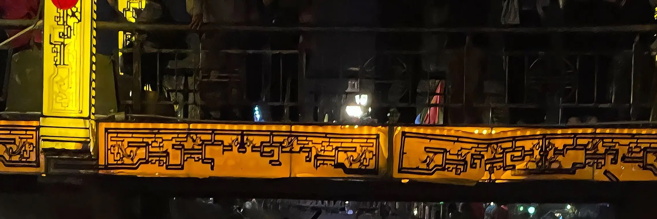 Hoi An: Premium Boat Ride & Floating Lantern Making Experience