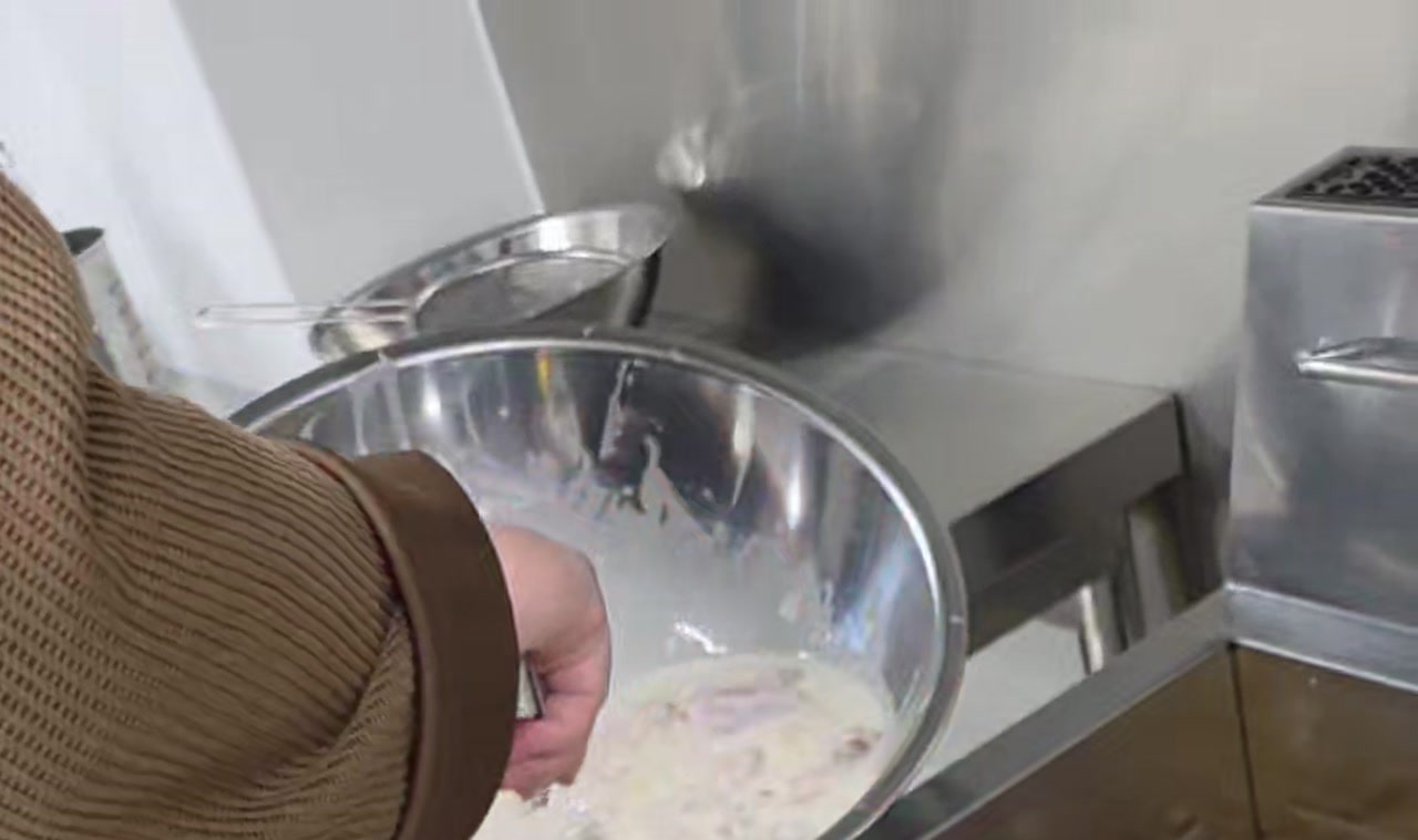 Seoul Korean Fried Chicken & Chimaek Cooking Class in Hongdae - Thumbnail 8