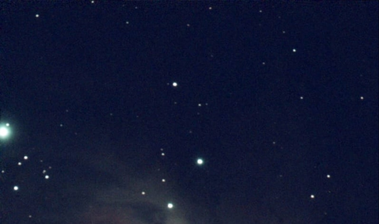 使用我們的ZWO Seestar S50實時拍攝！這張令人驚歎的獵戶座星雲圖像展示了阿卡羅阿黑暗天空的力量。您將立即收到數位照片。