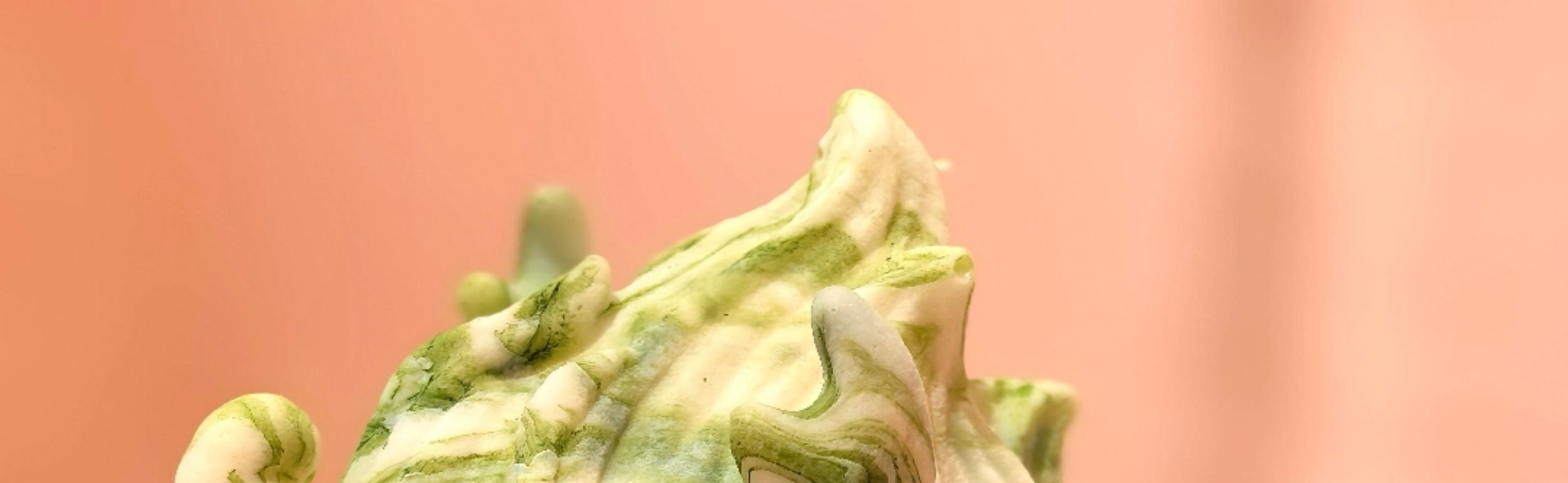 抹茶紋巧克力瑞獸，紋理細膩，中式瑞獸裹上甜香質感