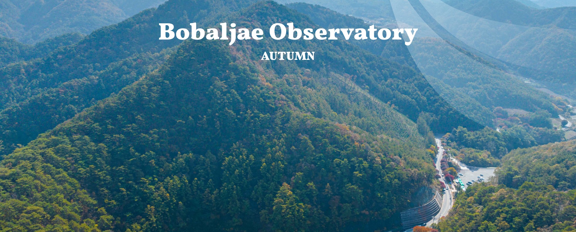 秋天的 Bobaljae，山路宛如一幅畫，紅黃葉片點綴著每個彎道。這是享受寧靜兜風、捕捉迷人秋季美照的絕佳時節！📸