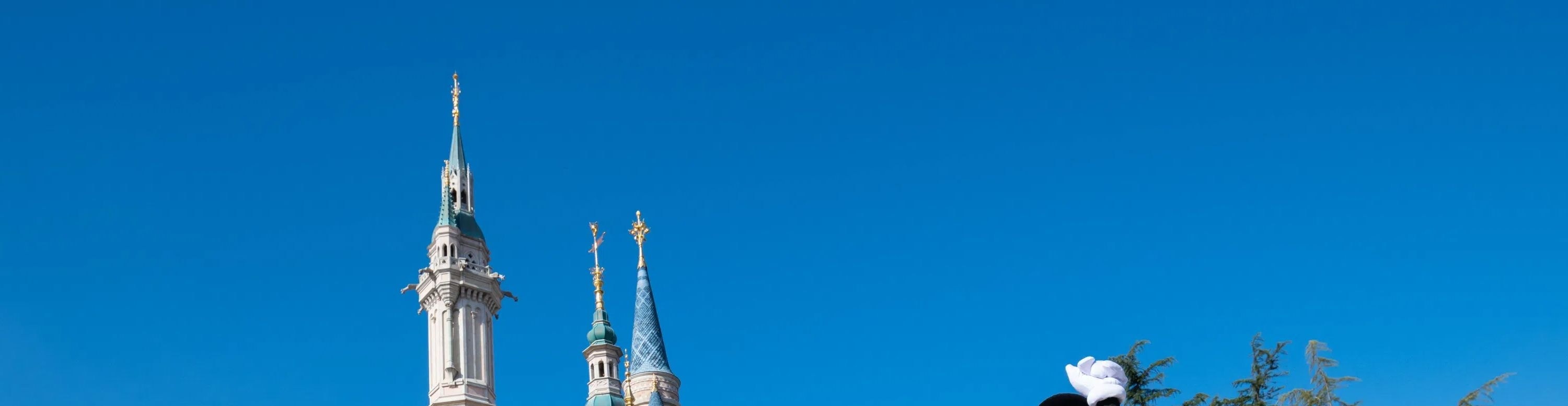 走進上海迪士尼樂園，與您最喜愛的迪士尼朋友們一起，讓夢想成真！