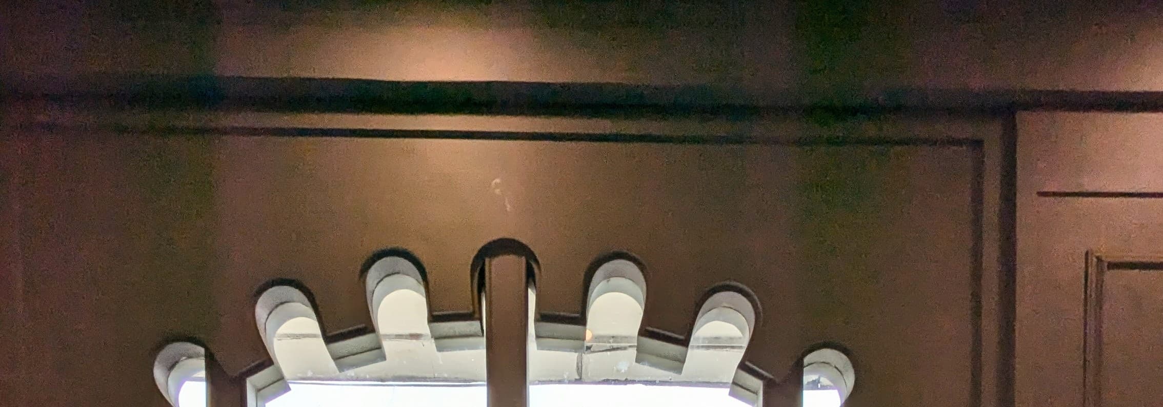 在當地餐廳享用令人食指大動的美食饗宴。