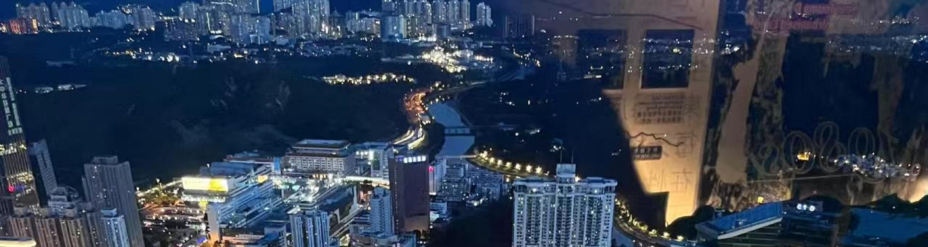 The origin of the name of Diwang Building is quite interesting. The land where it is located was bought by a Hong Kong company at a high price of more than 140 million US dollars in a land auction in 1992, setting a record for the highest land price in Sh