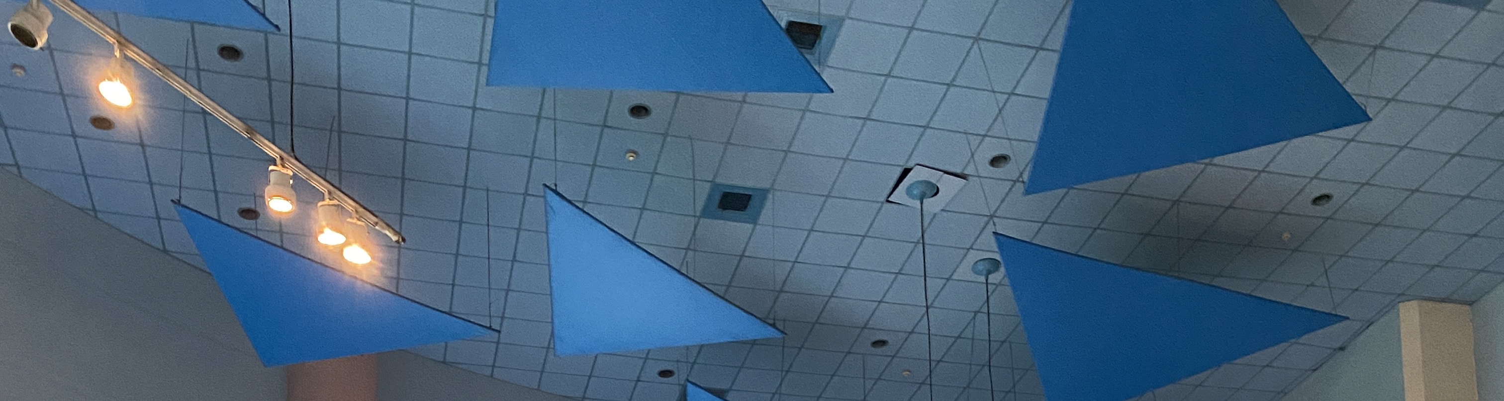 國立自然科學博物館：走訪台中代表性的知性景點，館內展示豐富多元的自然與科學知識，特別是逼真的恐龍模型展區，深受各年齡層旅客喜愛。