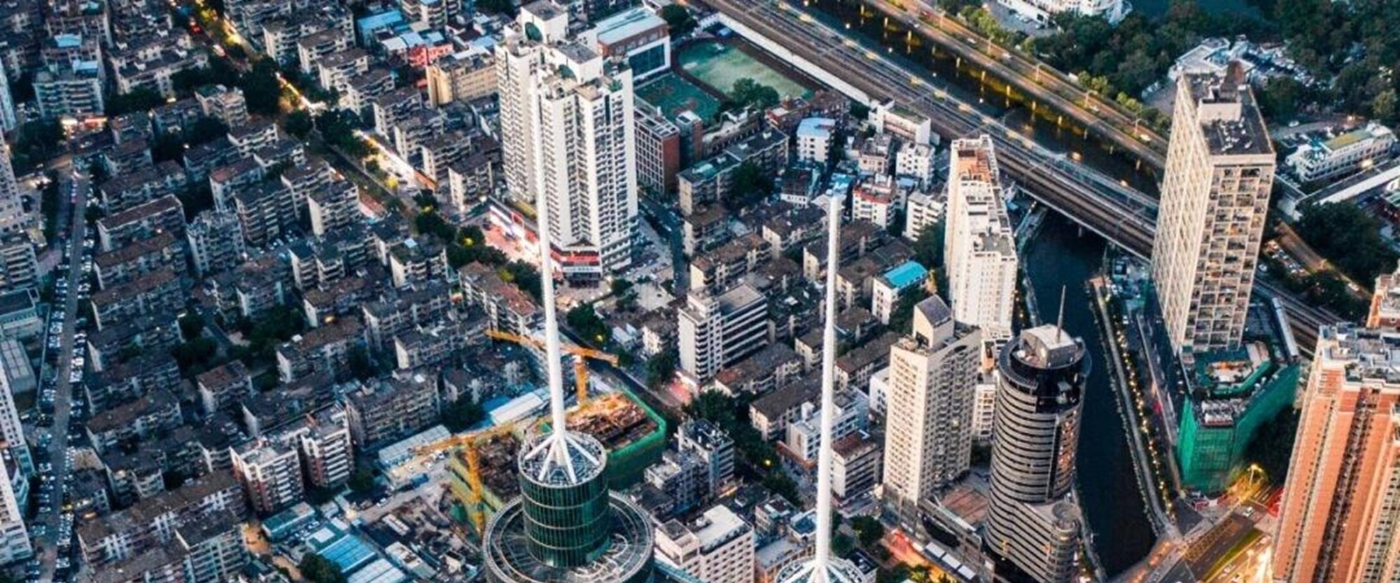 Diwang Building, a landmark of Shenzhen, overlooking from above, offers a panoramic view of the bustling city and the mountains and sea.
