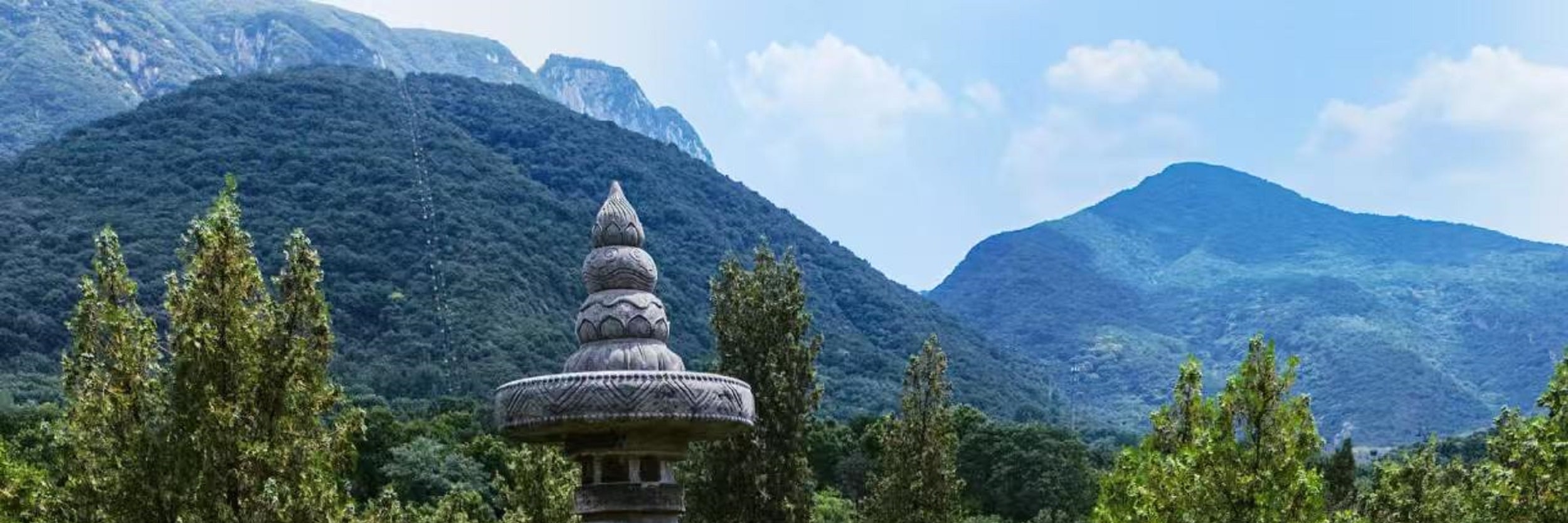 洛陽/鄭州出發河南洛陽少林寺一日遊（觸摸千年禪意與武林風骨+看功夫表演+金牌導遊帶團+無線耳麥講解+純玩不進店）