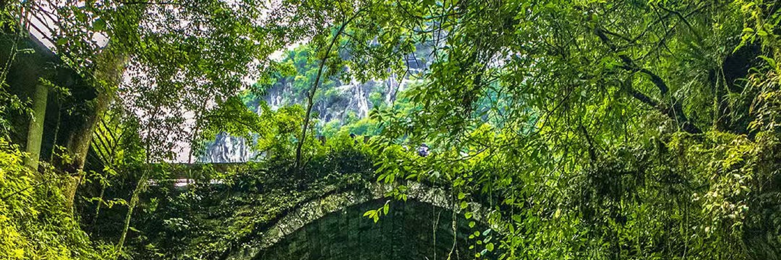 Hubei Earth Center Valley One-Day Tour