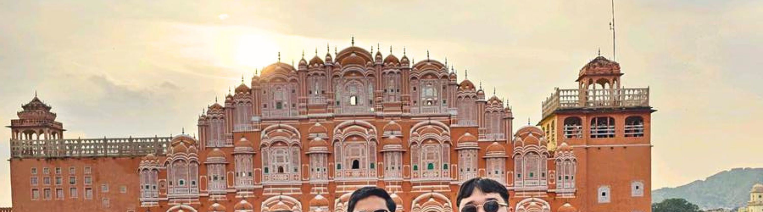 風之宮殿(Hawa Mahal)是齋浦爾一座獨特的五層樓粉紅色砂岩建築。 風之宮殿(Hawa Mahal)是齋浦爾一座獨特的五層樓粉紅色砂岩建築。