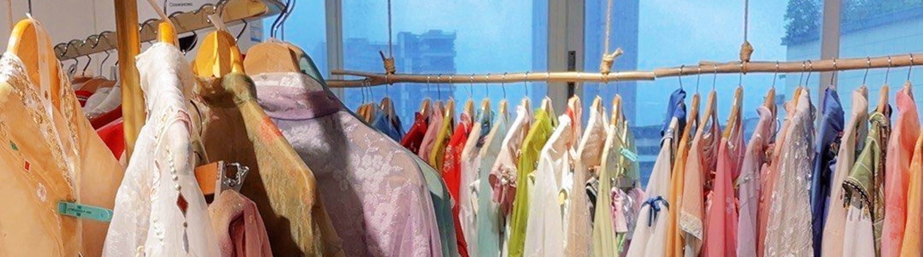 成都特色漢服文化體驗館（漢服租賃+可選含妝造漢服體驗+可選1小時攝影師外景跟拍漢服體驗+服裝精美多樣+優質服務）