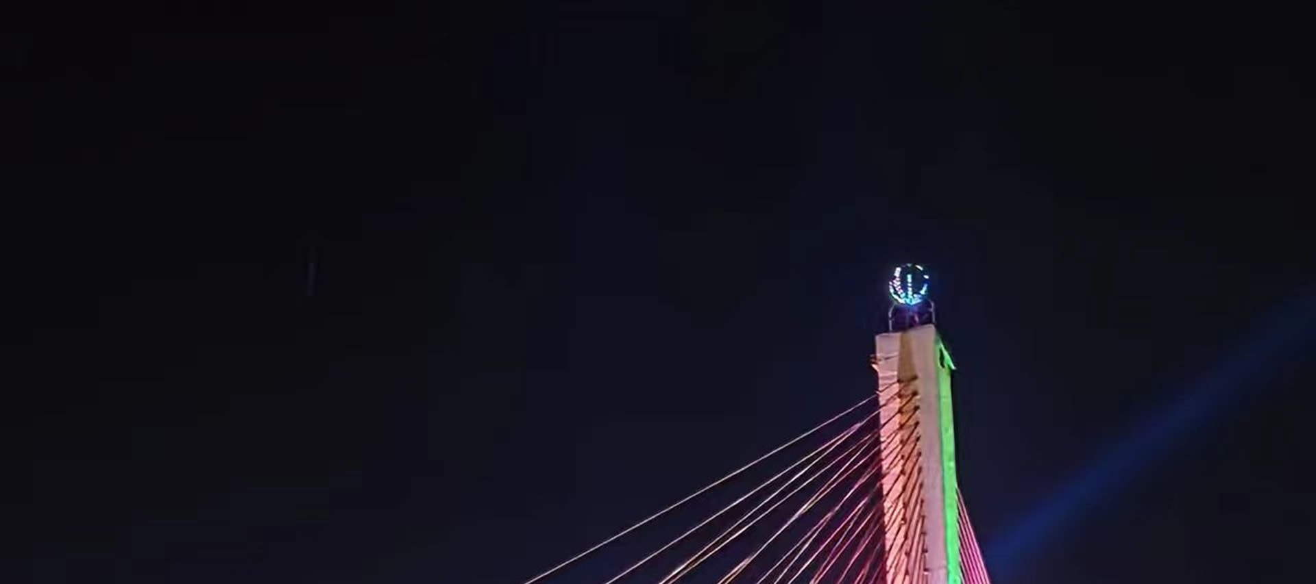 碼頭緊鄰景洪港夜市,遊覽結束後可步行至星光夜市,體驗傣味燒烤與文創購物 碼頭緊鄰景洪港夜市,遊覽結束後可步行至星光夜市,體驗傣味燒烤與文創購物