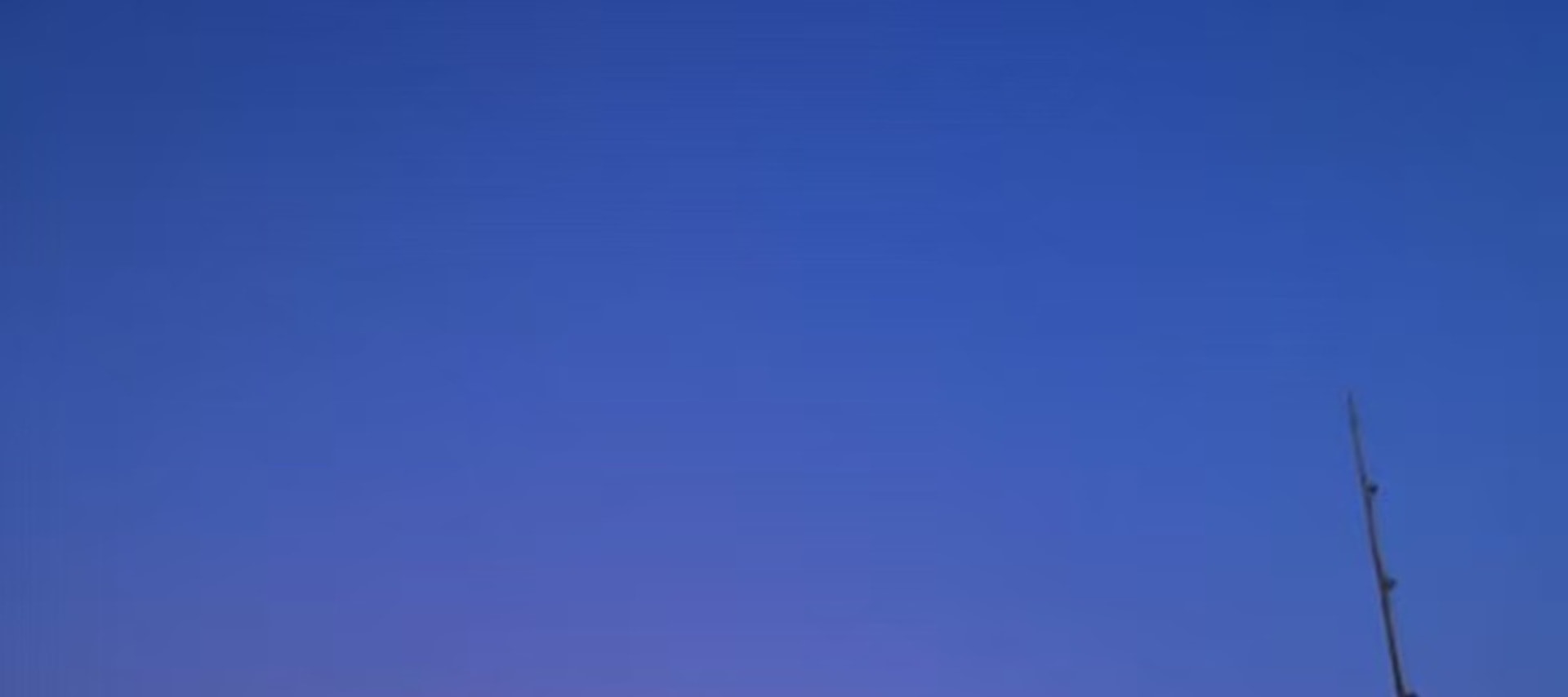 晚霞將天空染成橙紅、粉紫漸變色調,海面倒映著霞光,返程時還能遇見 “海鷗歸巢” 的壯觀場景,群鳥掠過海面飛向岸邊樹林,十分靈動 晚霞將天空染成橙紅、粉紫漸變色調,海面倒映著霞光,返程時還能遇見 “海鷗歸巢” 的壯觀場景,群鳥掠過海面飛向岸邊樹林,十分靈動