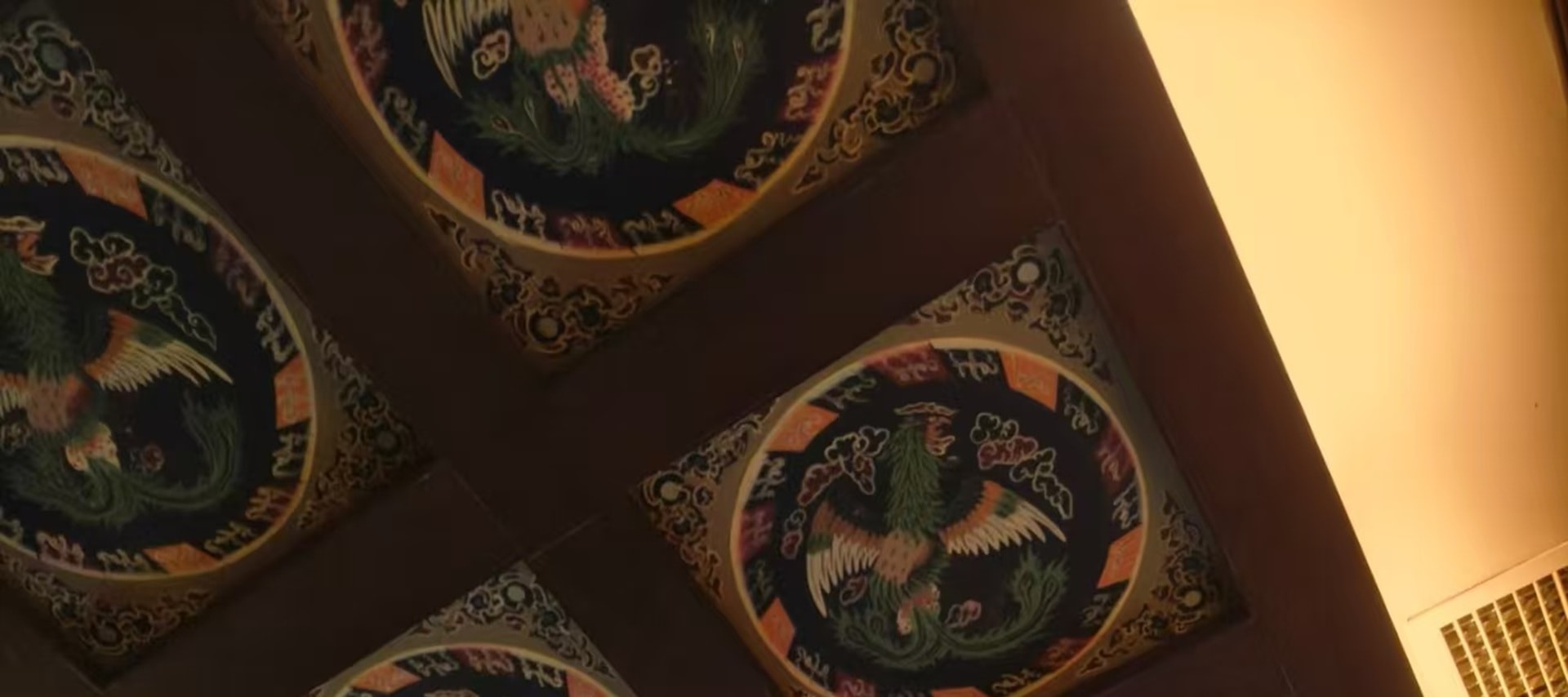 它不僅是一座建築,更是一段歷史的見證、一種文化的傳承、一種精神的象徵 它不僅是一座建築,更是一段歷史的見證、一種文化的傳承、一種精神的象徵