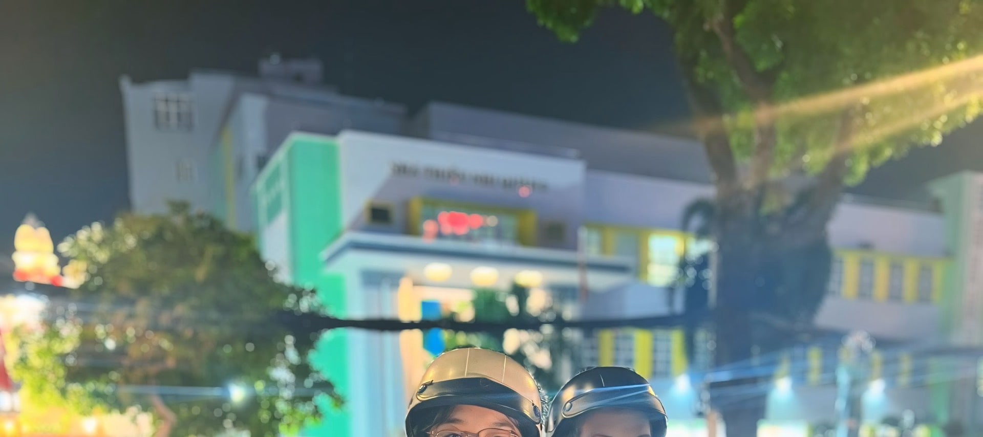 胡志明市夜間機車之旅（含啤酒＆音樂＆美食）