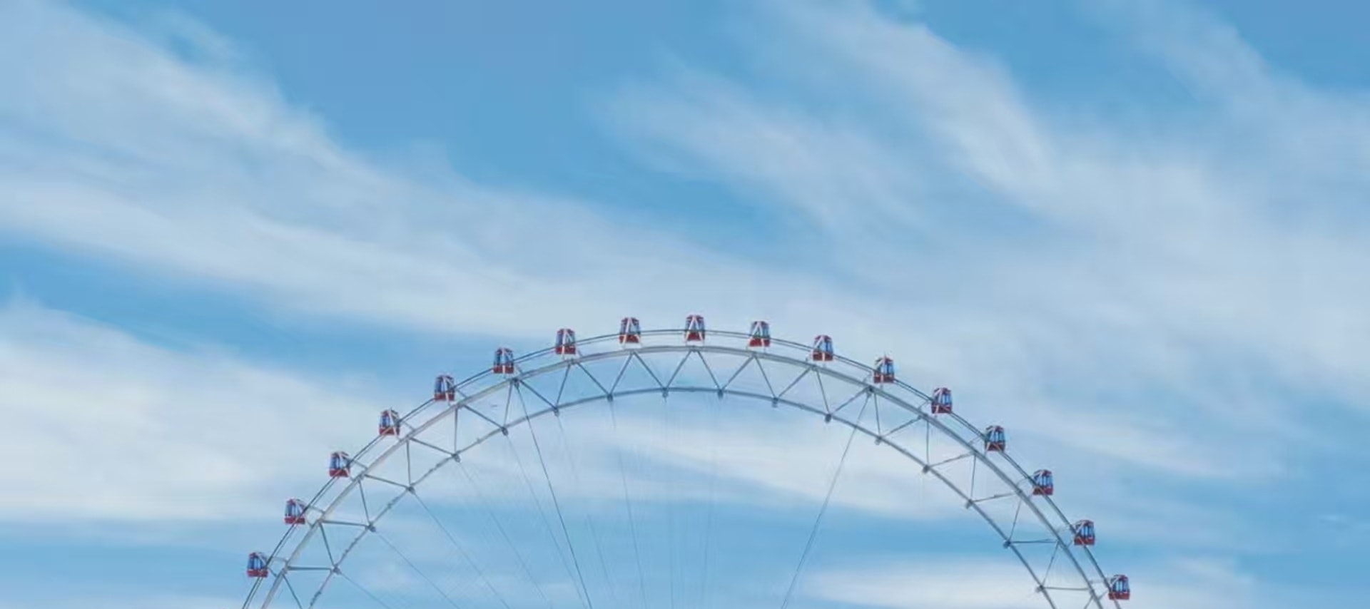 它宛如一幅長長的風景畫卷,景色包含美麗的海河公園、聞名於國內外的望海樓教堂 它宛如一幅長長的風景畫卷,景色包含美麗的海河公園、聞名於國內外的望海樓教堂