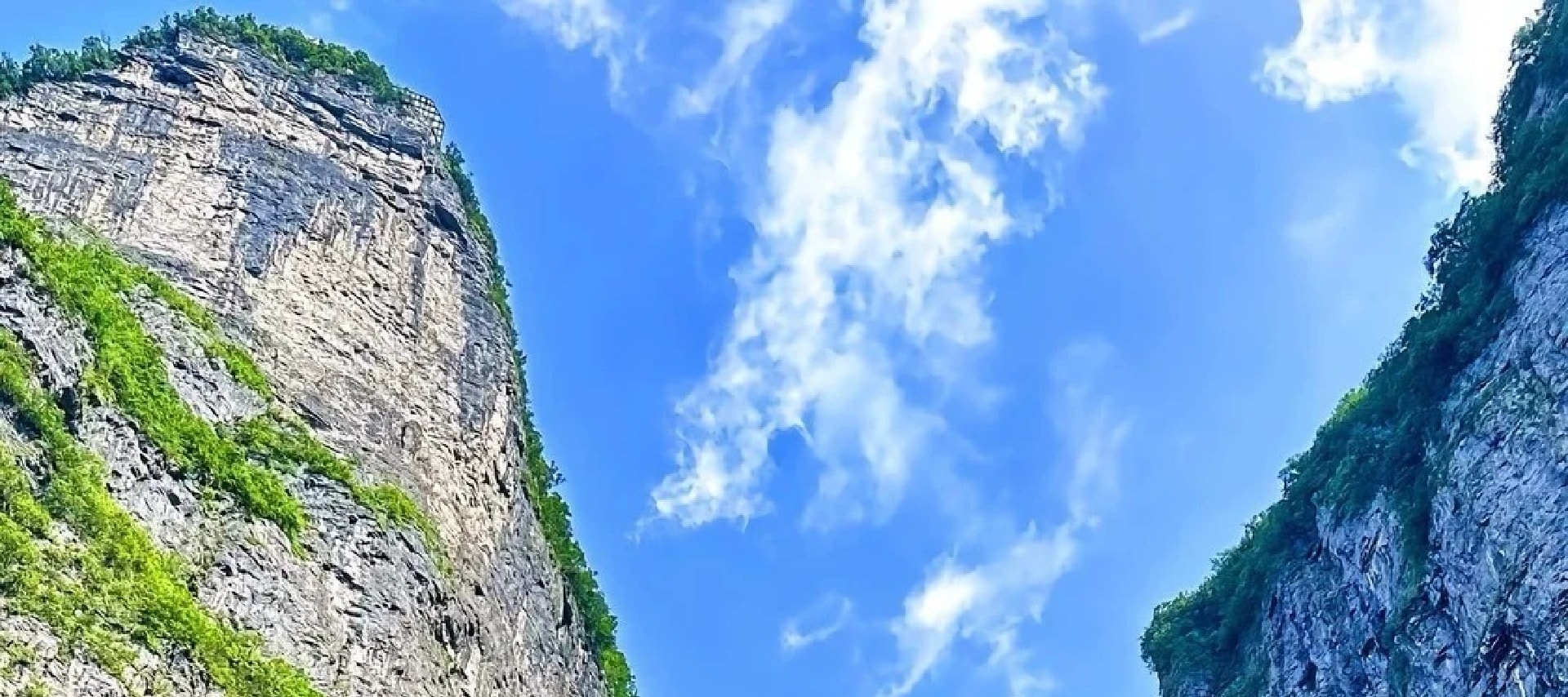 張家界尊享3日遊（精品四鑽酒店+VIP通道+8人小團+森林公園+天子山+袁家界+阿凡達同款+百米天梯+玻璃橋+魅力湘西表演）
