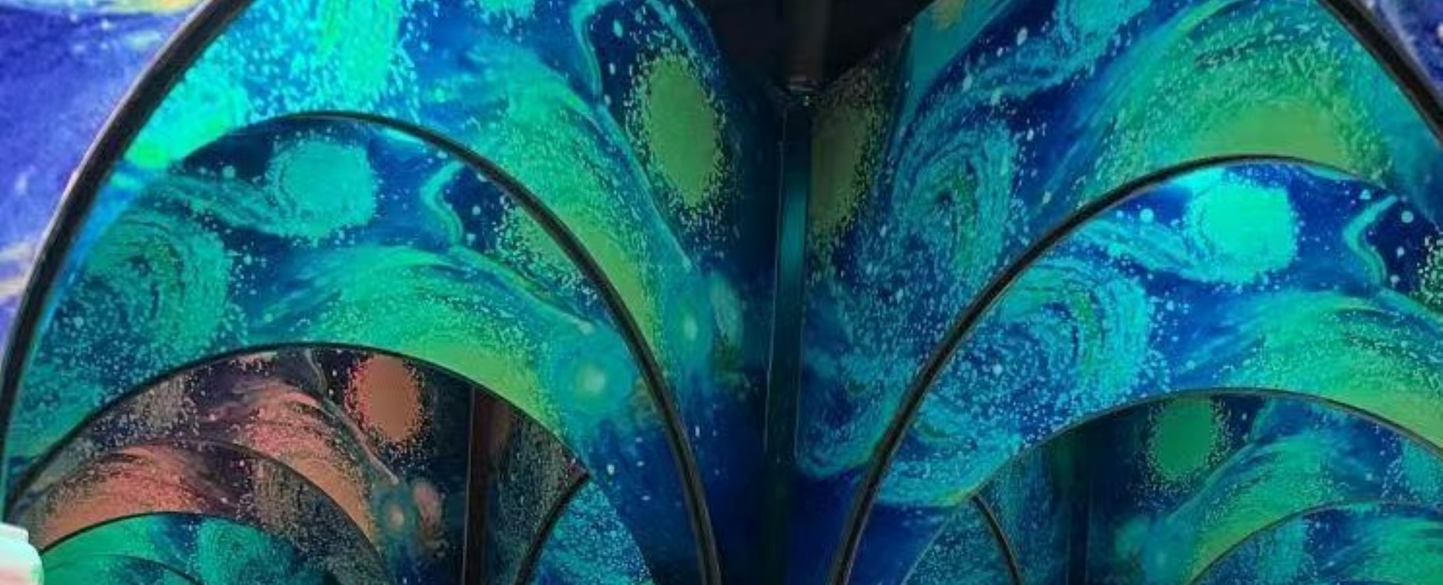 聲光電在此夢幻交融，燈光變化自帶濾鏡效果