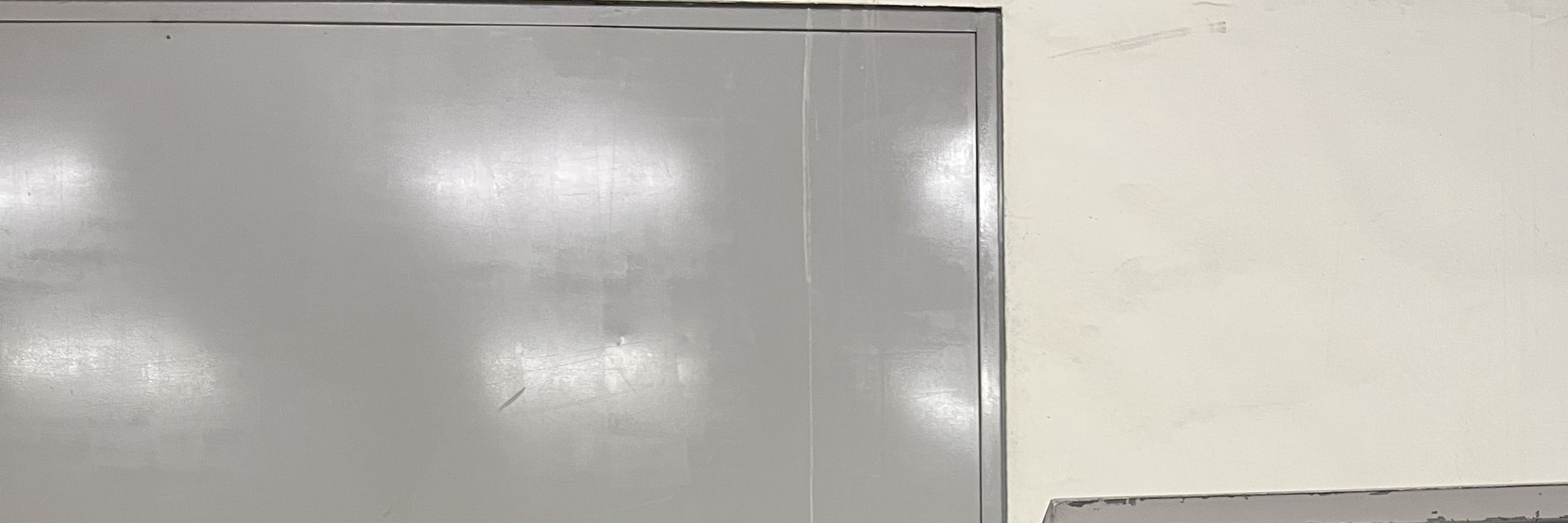 參觀存放MBC所有節目服裝和配飾的儲藏空間。