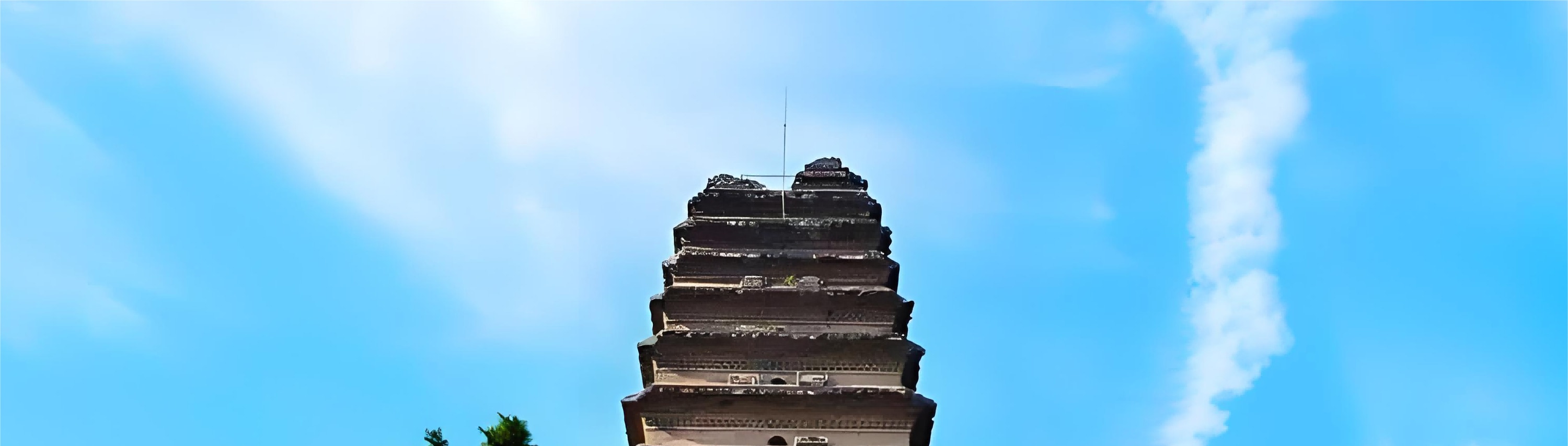 西安小雁塔以其古樸典雅的唐代建築風格、深厚的歷史文化底蘊,以及周邊寧靜清幽的寺院環境,成為感受盛唐遺韻、尋覓心靈寧靜的絕佳之地。 西安小雁塔以其古樸典雅的唐代建築風格、深厚的歷史文化底蘊,以及周邊寧靜清幽的寺院環境,成為感受盛唐遺韻、尋覓心靈寧靜的絕佳之地。