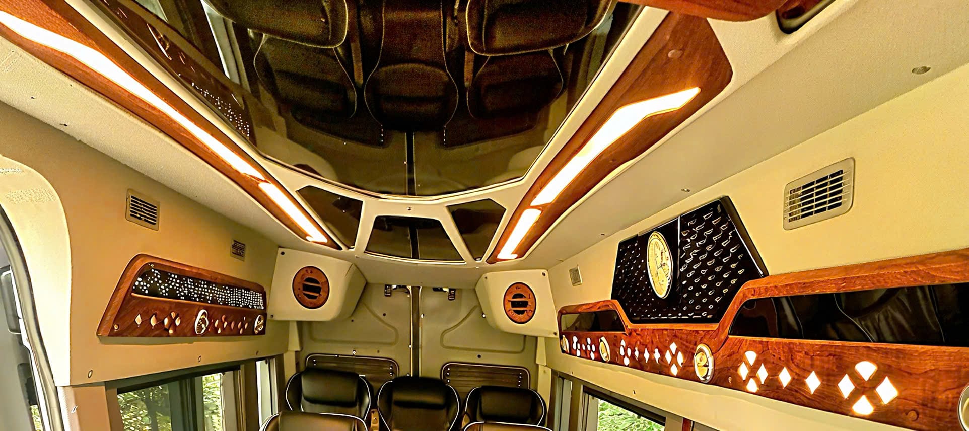 9-Seat Limousine Bus