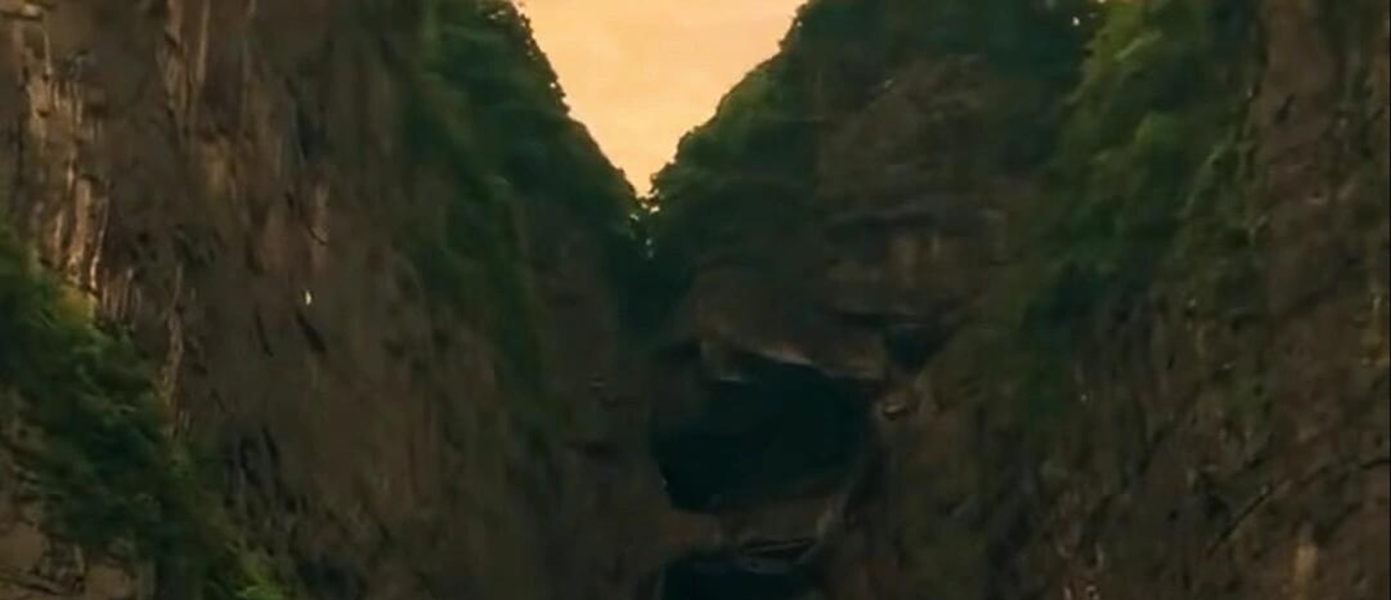 湖南張家界私家團5日遊（包車遊覽+天子山+袁家界+十里畫廊+鳳凰古城+芙蓉鎮+森林公園+自然的奇幻畫卷+仙境畫卷+贈演出票+張家界往返）