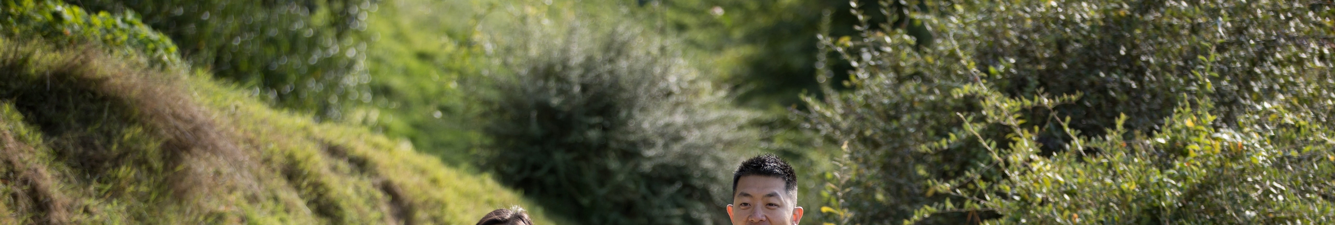 走進神奇的夏爾，漫步在綠意盎然的古樸哈比村人洞穴中