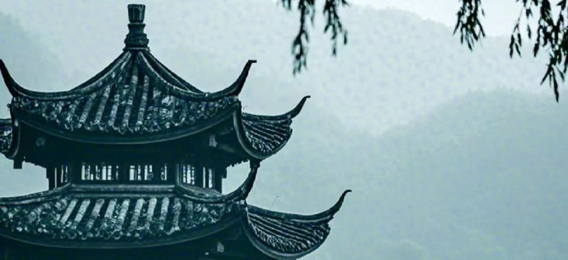 "上有天堂,下有蘇杭",杭州因美麗的西湖而聞名於世,無論你在何時來,都會領略到不同尋常的風采 "上有天堂,下有蘇杭",杭州因美麗的西湖而聞名於世,無論你在何時來,都會領略到不同尋常的風采
