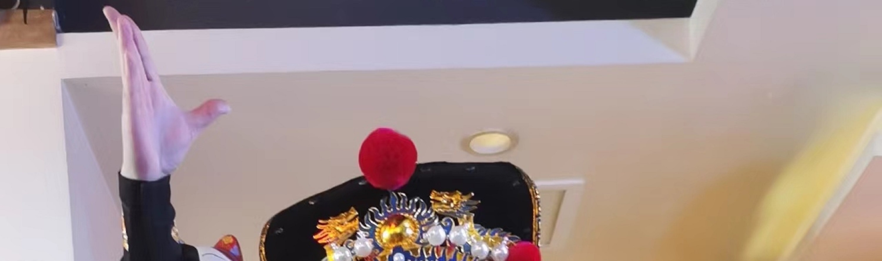成都盛世錦官城火鍋 · 非遺文化川劇變臉