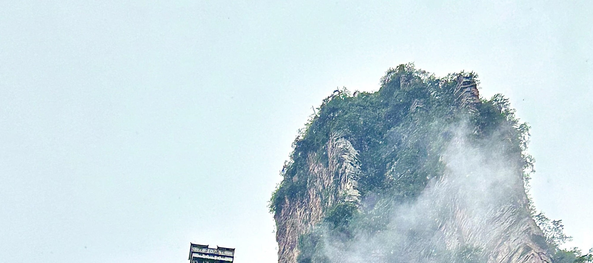 湖南張家界3天2晚（長沙往返+黃龍洞+國家森林公園+袁家界+天子山+天門山+玻璃棧道+天門洞+世界溶洞奇觀+乾坤柱+999階天梯）