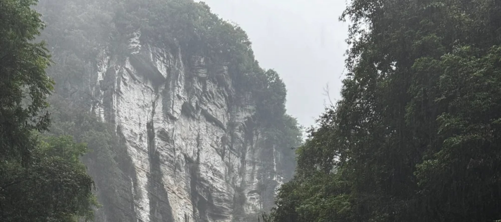 【櫻花季促銷】重慶武隆天生三橋&龍水峽地縫經典一日遊（喀斯特地質奇觀+電影變形金剛同款取景地）