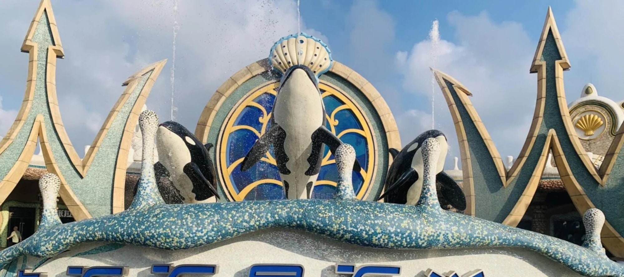 The gate of Shanghai Haichang Ocean Park is open, with killer whales accompanying you, wonderful performances and fun park tours waiting for you