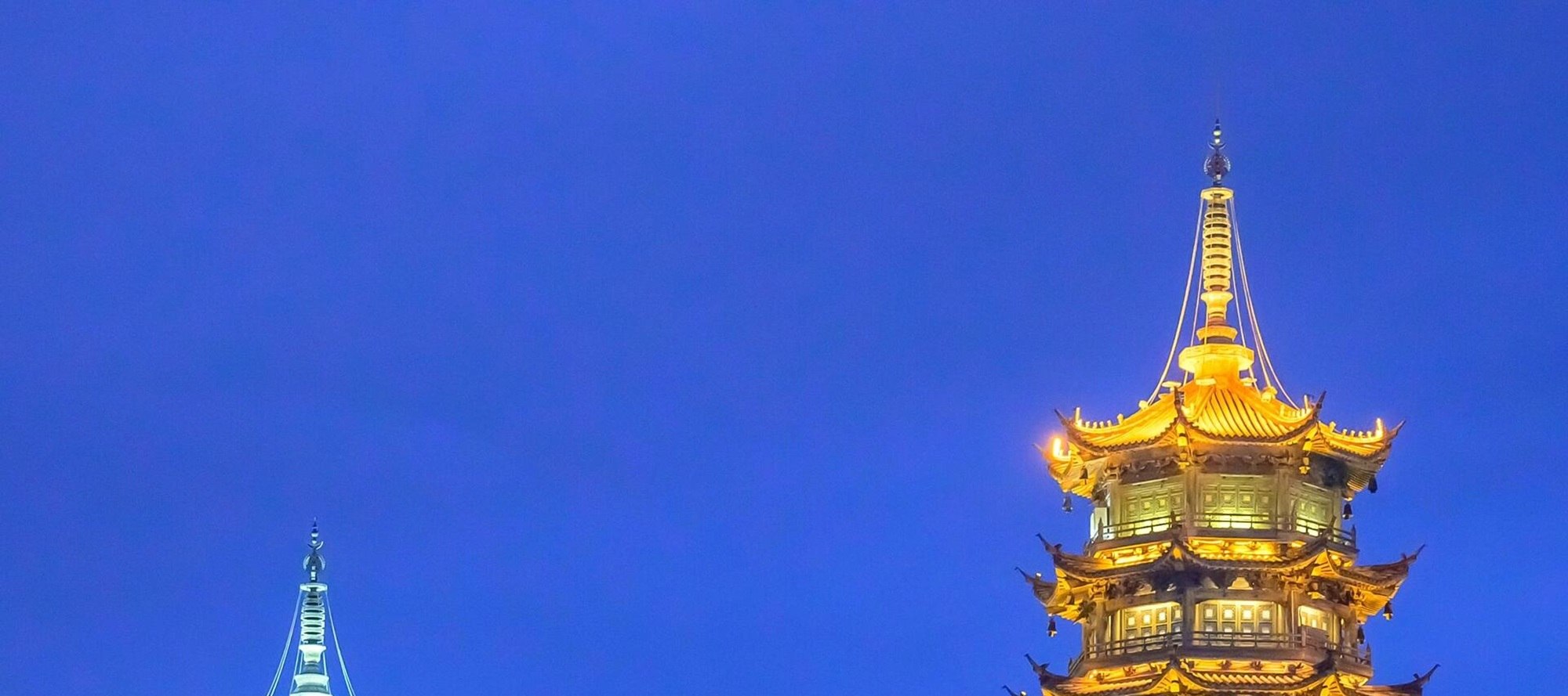 廣西桂林山水秘境4日遊（2-8人小團+興坪灕江+銀子巖+相公山+古東瀑布+遇龍河雙人竹筏+象鼻山+桂海晴嵐+下午茶+日月雙塔+桂林往返）