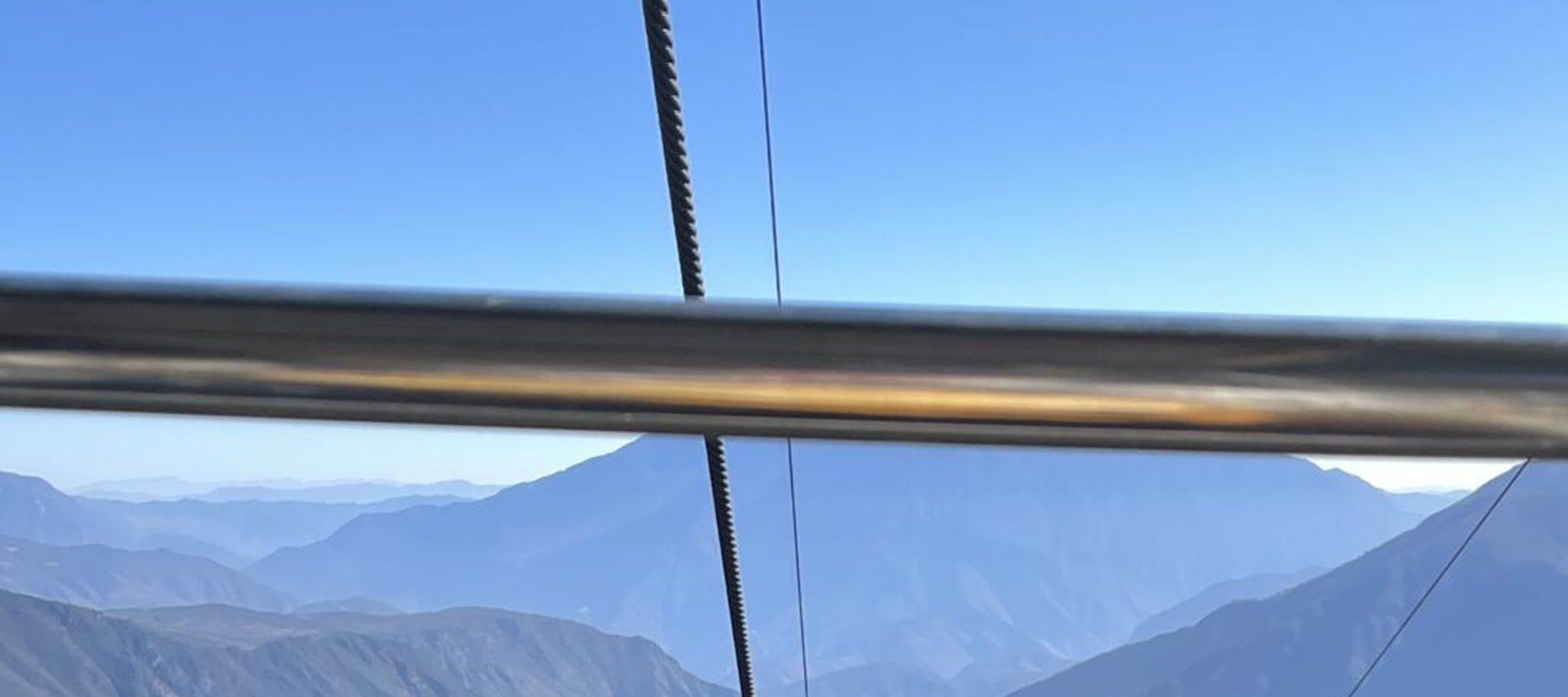冰川大索道，穿梭山林雲海間，俯瞰群山壯闊之美