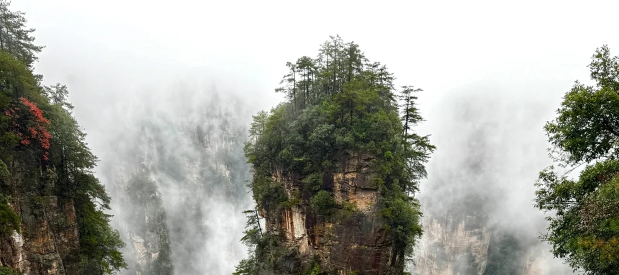 湖南張家界3天2晚（長沙往返+黃龍洞+國家森林公園+袁家界+天子山+天門山+玻璃棧道+天門洞+世界溶洞奇觀+乾坤柱+999階天梯）