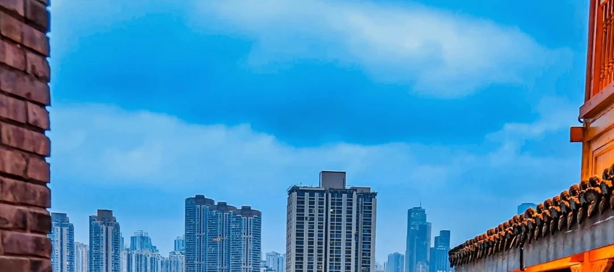 Ciqikou, with its blue-tiled and white-walled stilt houses, is a wonder of the original ancient town on the Jialing River.