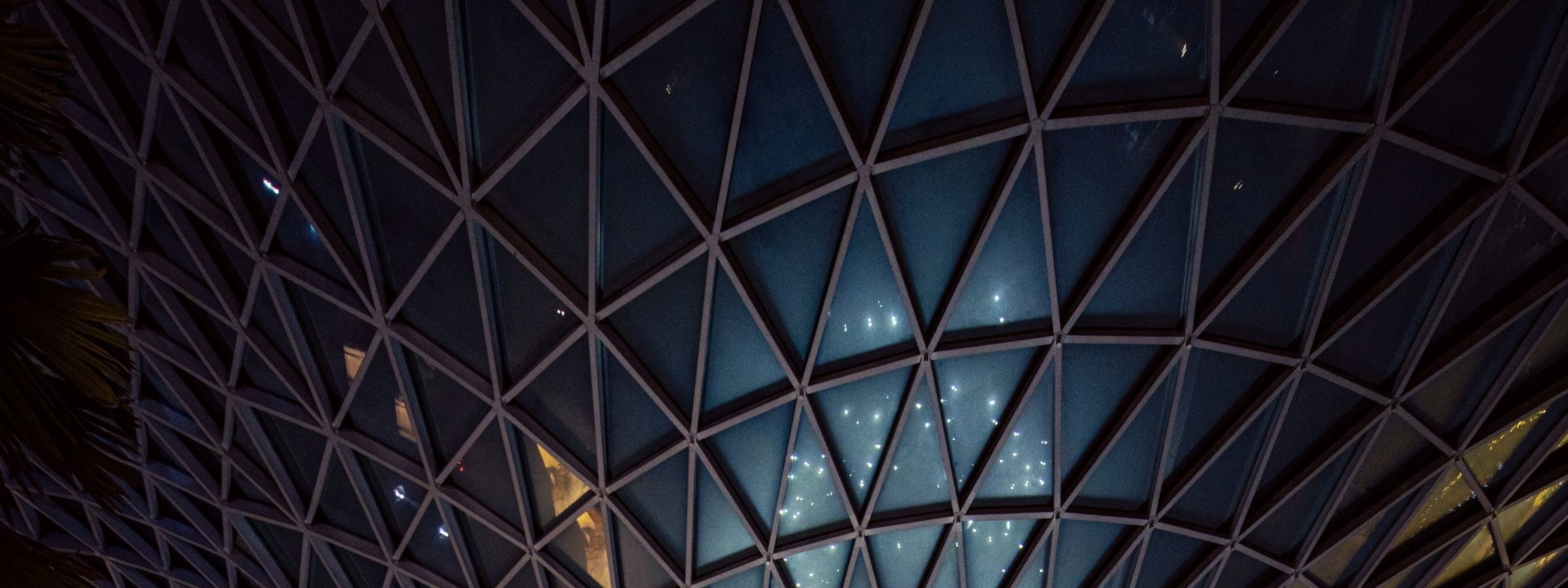 名為“冒險魔力”的全新燈光音樂秀將標誌性的星耀樟宜雨漩渦（Jewel Rain Vortex）打造成一個璀璨奪目的舞臺