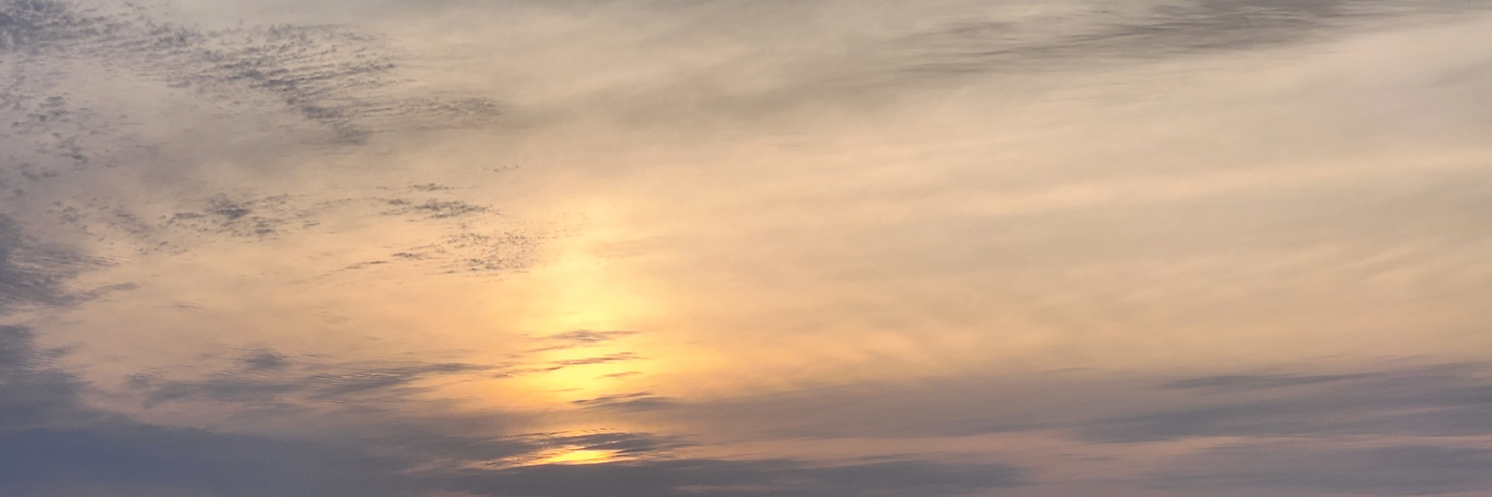 Handam Beach (Aewol) & Olle Trail Sunset Tour:
Take a peaceful stroll along the coastal Olle Trail at Handam Beach.
As the sky turns golden and the sea sparkles in the evening light, feel Jeju’s quiet magic at sunset.