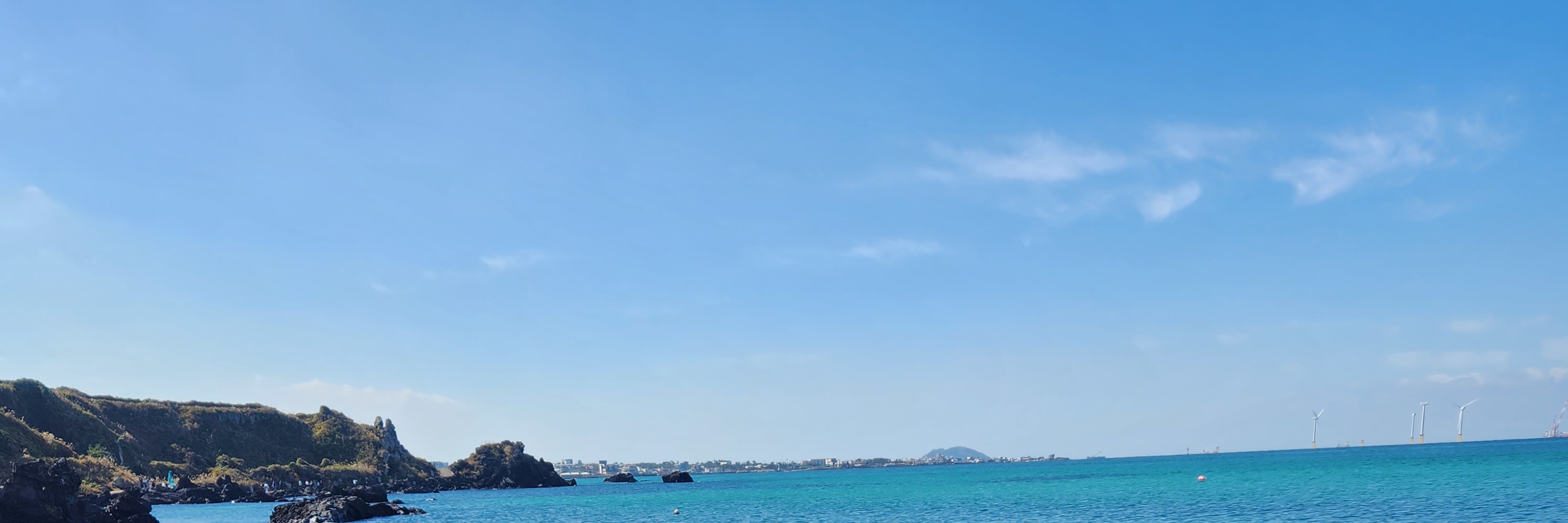 A perfect place to unwind, take photos, and experience Jeju’s laid-back atmosphere.