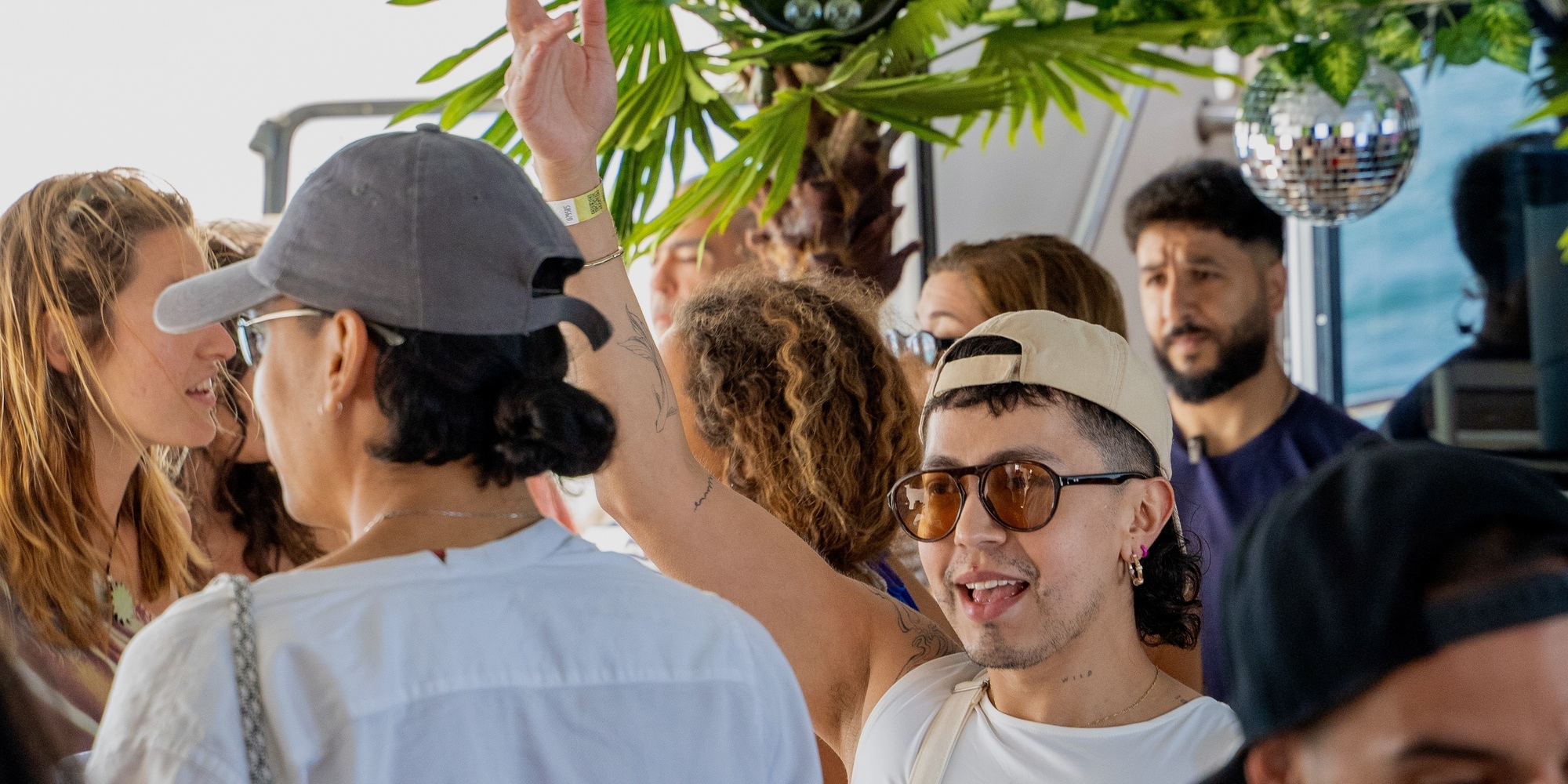 陽光、海洋，還有難忘的氛圍！這不只是一場派對，而是一場海上嘉年華！