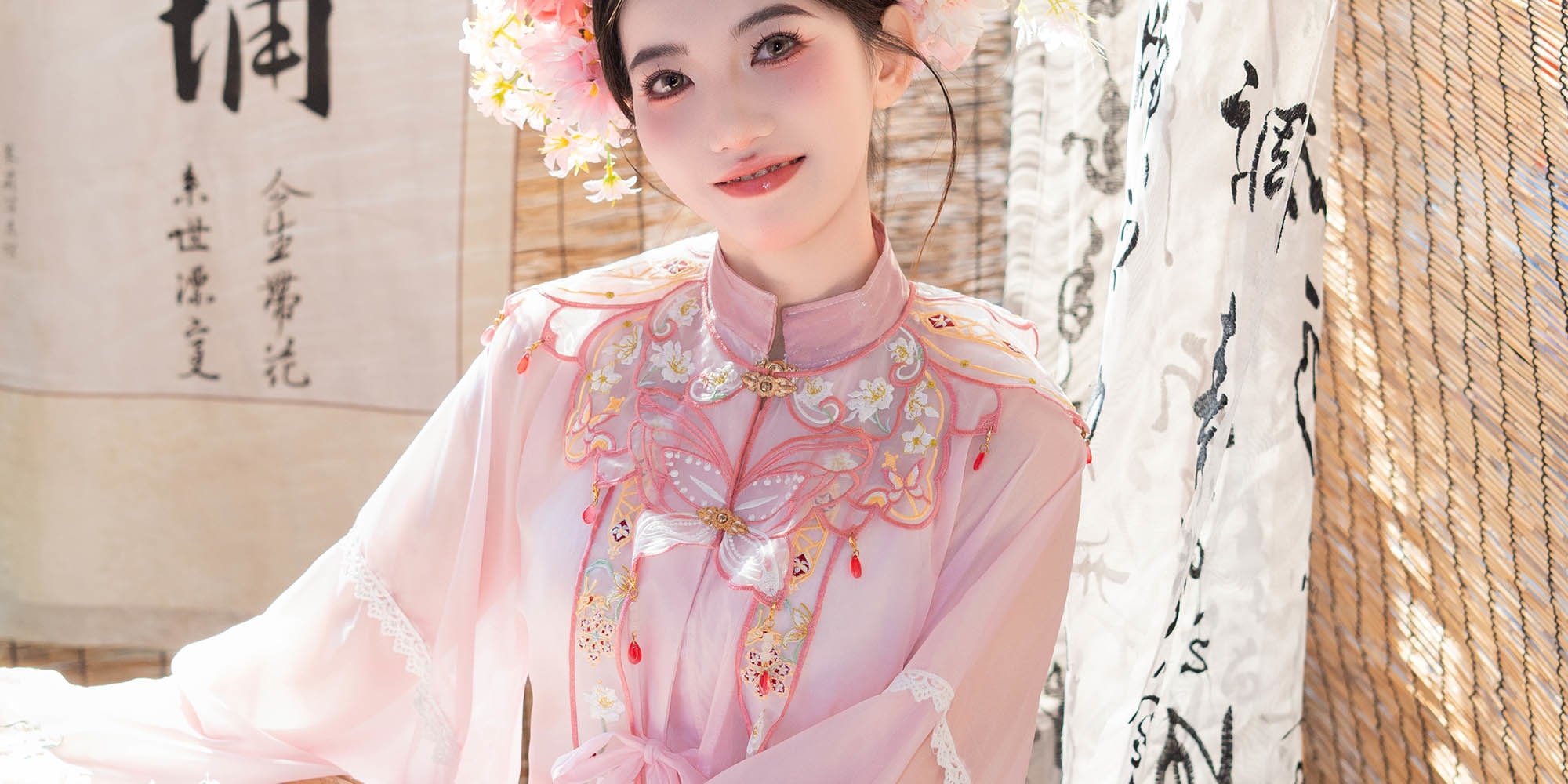 福建泉州簪花體驗+攝影跟拍（精緻妝造+單人簪花+任選服裝+精修美照+底片全送+多個拍照景點）