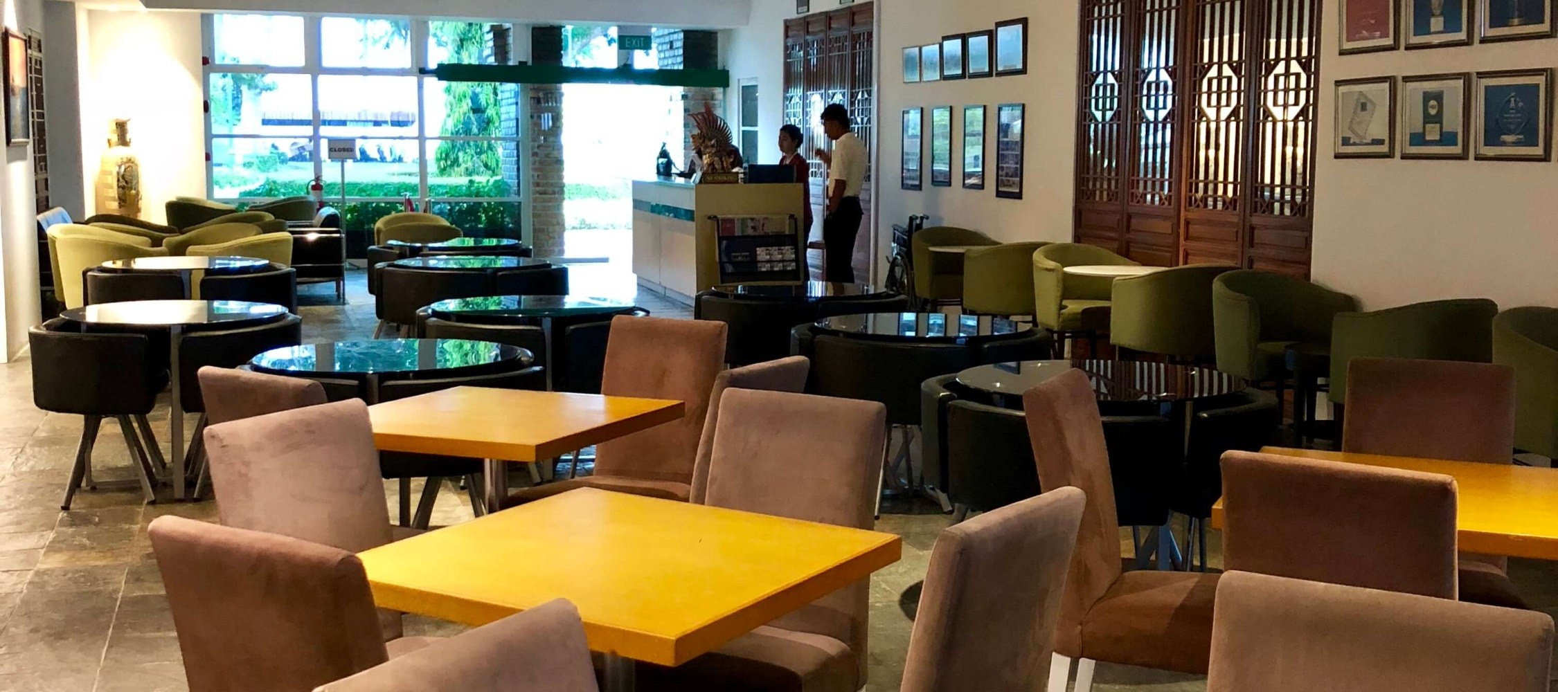 Relax before your journey at the Emerald Lounge, offering comfortable seating and a calm atmosphere