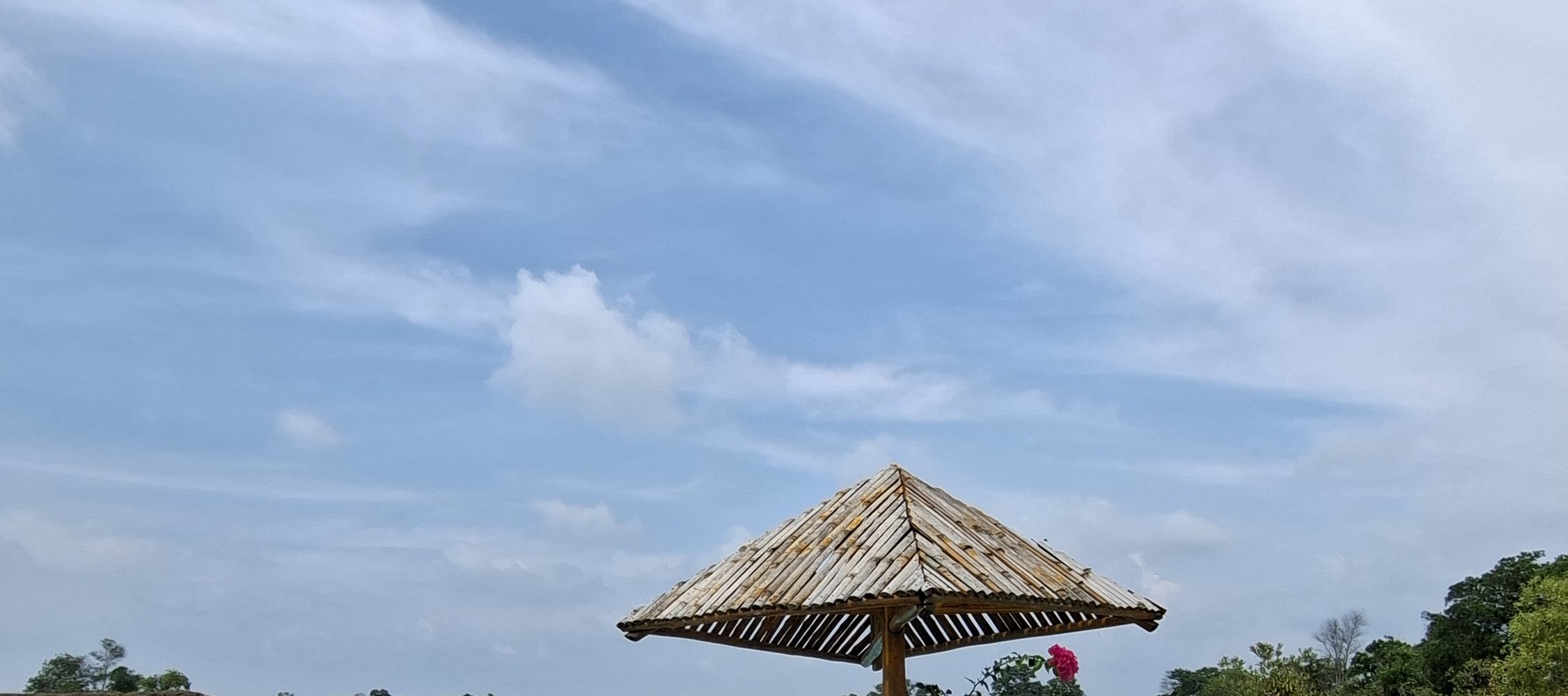 民丹藍湖